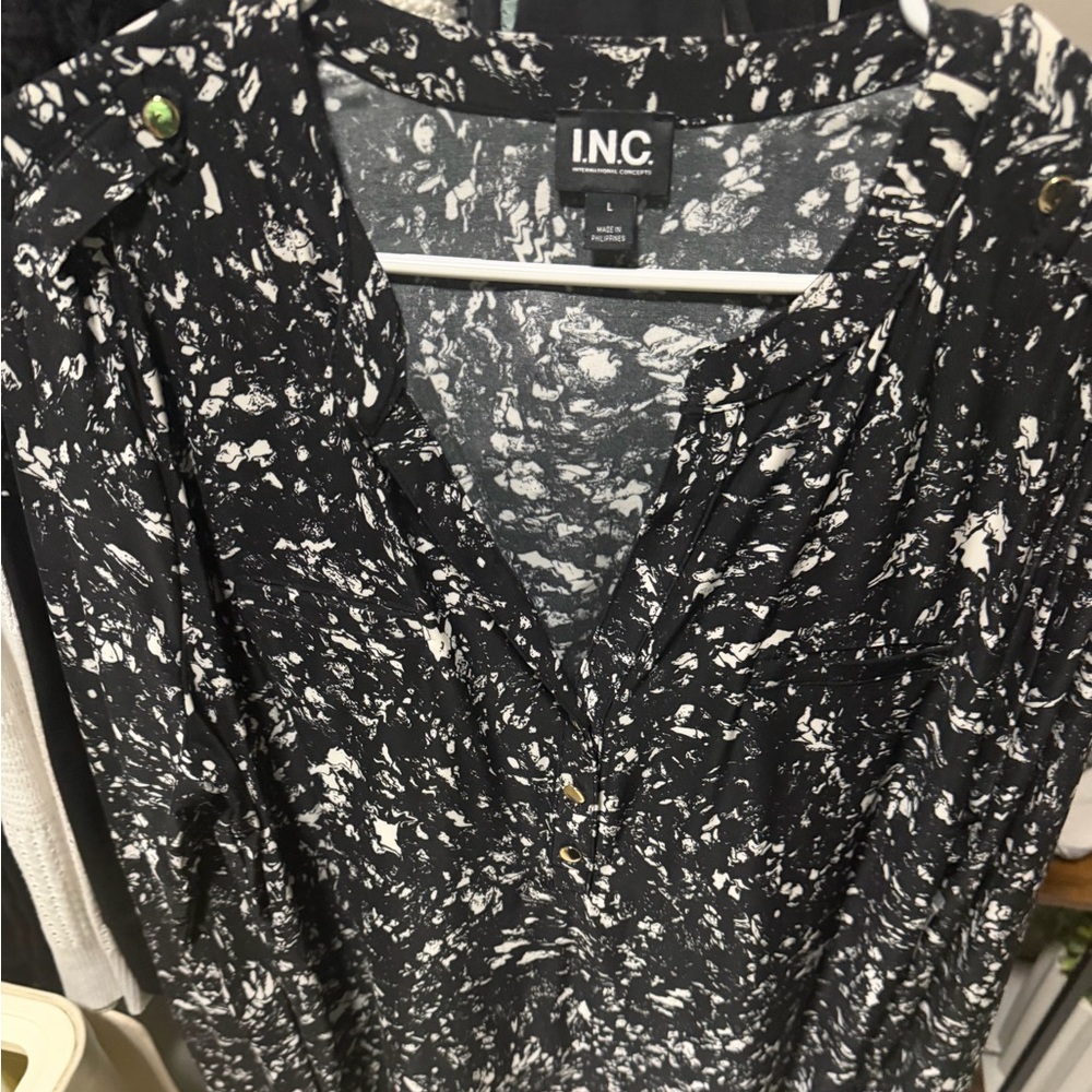 NWT INC International Concepts woman’s  Abstract Black and White Shirt